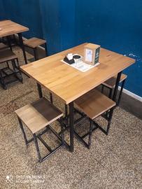 Tavoli più sgabelli