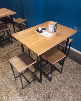 Tavoli più sgabelli