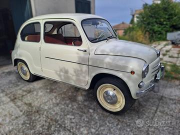 FIAT 600 .