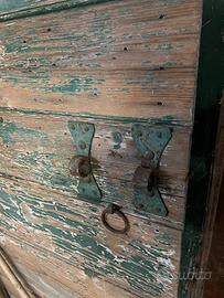 portone grande in legno, da restaurare