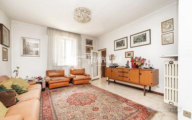 VILLA UNIFAMILIARE CON GIARDINO DI 730MQ, CANTINA