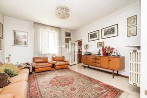 VILLA UNIFAMILIARE CON GIARDINO DI 730MQ, CANTINA