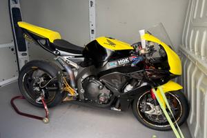 Honda CBR 1000 RR pronto pista