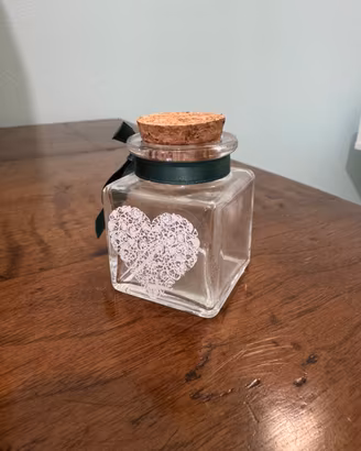 Barattolo di vetro decorato con tappo di sughero