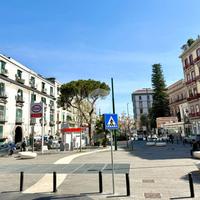 2 LOCALI A NAPOLI