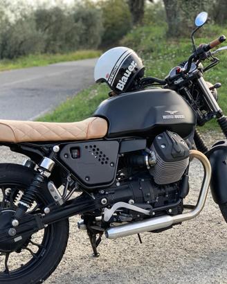 Moto Guzzi V7 Stone