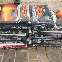 Sacchi di lapillo rosso vulcanico