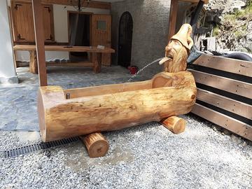 Panchine fioriere e fontane legno