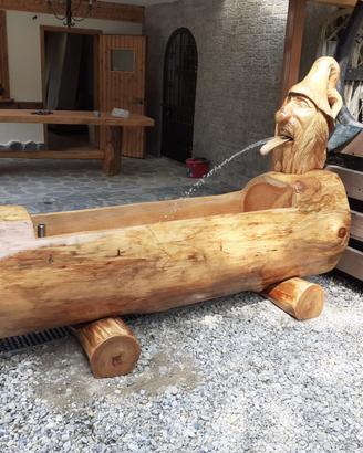 Panchine fioriere e fontane legno