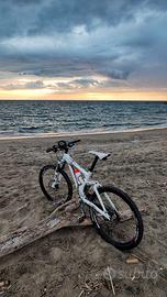 bici super ammortizzata Genius Scott