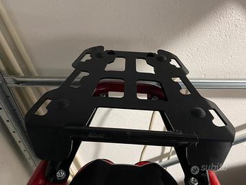 Piastra per bauletto mytech e/o Guzzi. V85 TTGuzzi