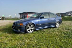 Bmw 318 is Racing