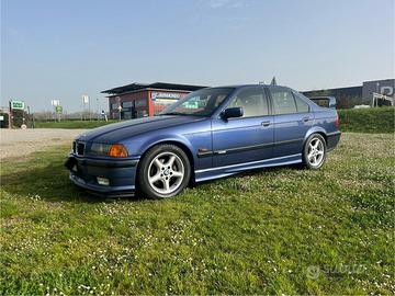 Bmw 318 is Racing