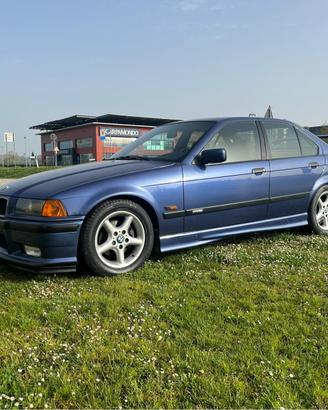 Bmw 318 is Racing