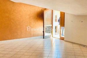 Vendita appartamento mandardato + box auto