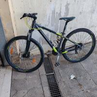 Bicicletta mountain-bike bici 