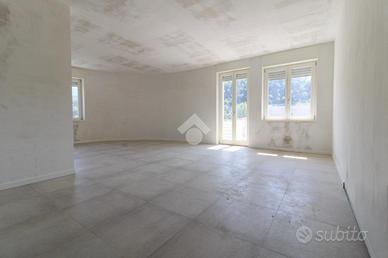 CASA SEMINDIPENDENTE A SABBIO CHIESE