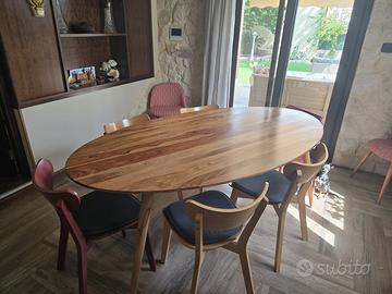 Tavolo e sedie in legno massello pari al nuovo