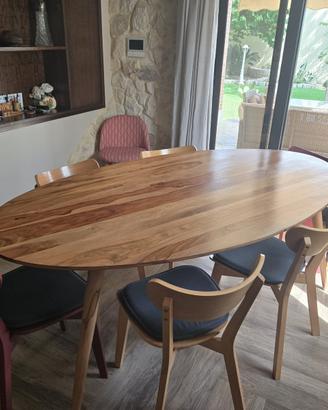 Tavolo e sedie in legno massello pari al nuovo