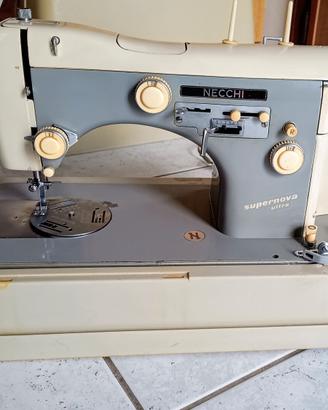 MACCHINA DA CUCIRE NECCHI 