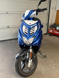 scuter 50 Yamaha aerox