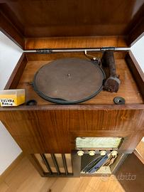 Radio grammofono CGE d’epoca e 40-50 dischi ‘900
