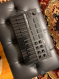 Controller MIDI  Akai MPK mini con pedale sustain