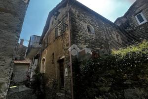 CASA SEMINDIPENDENTE A PIANELLO DEL LARIO