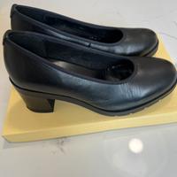 Scarpe comode con tacco