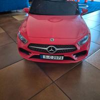 Macchina elettrica Mercedes rossa radiocomandata