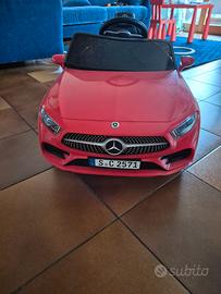 Macchina elettrica Mercedes rossa radiocomandata