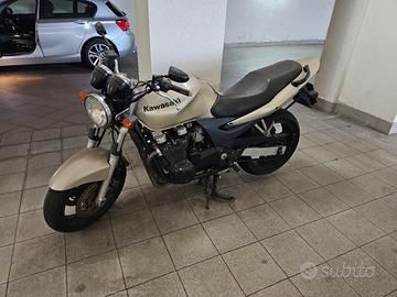 Moto Kawasaki ZR7 (750cc)