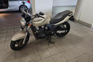 Moto Kawasaki ZR7 (750cc)