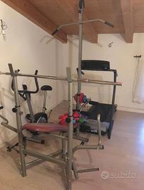 Panca fitness con bilanciere sopra multifunzionale