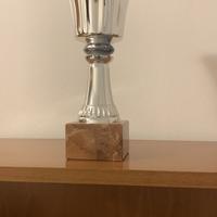 Coppa premio sportivo altezza 26.5 base in marmo.