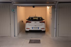 Box in zona Viale Turati, Santo Stefano, Castello