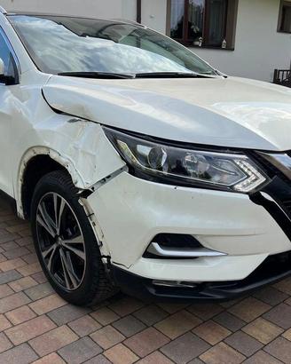 NISSAN QUASHQAI ANNO 2020 INCIDENTATA