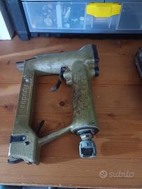 Pistole per spille e chiodi ad aria