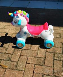 Unicorno a dondolo Clementoni con rotelle