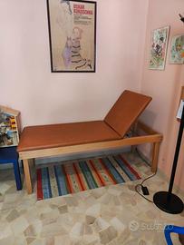 Lettino sanitario in legno e pelle