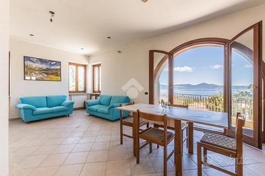 VILLA SINGOLA A BRACCIANO