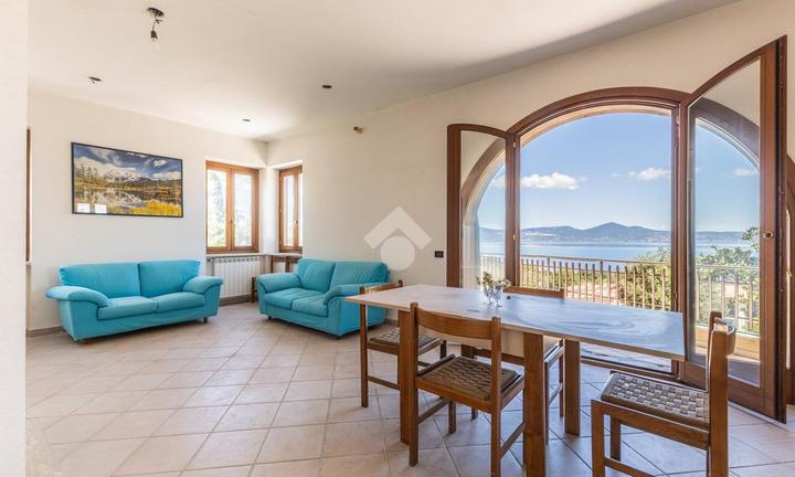 VILLA SINGOLA A BRACCIANO