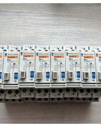 8 rele Merlin Gerin RLI 15535 230V