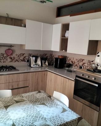 cucina completa di elettrodomestici 