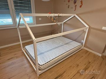 Letto Montessori a casetta per bambini