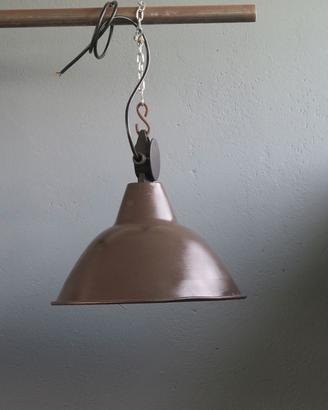 LAMPADA INDUSTRIALE A CAMPANA RESTAURATA