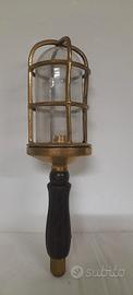 lampada a gancio in ottone di stile nautico