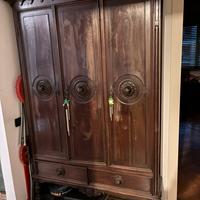 Armadio da ingresso antico