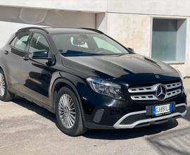 MERCEDES GLA 200 d Automatic Business - 2019