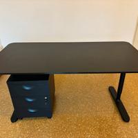 Scrivania IKEA BEKANT nera